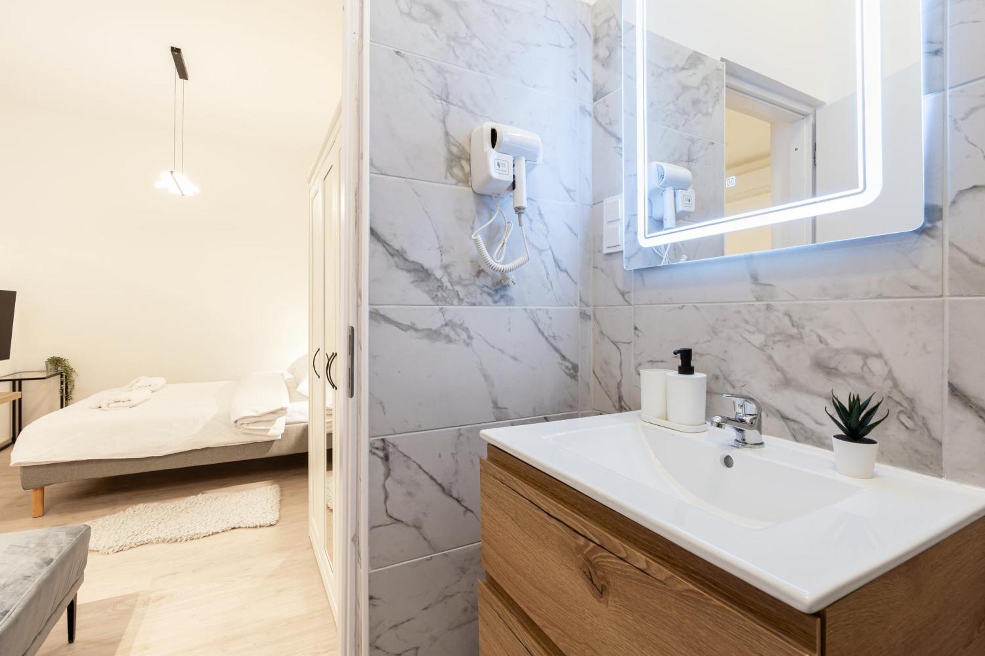 Kl31 - Urban Escape - Prime Location - Klauzal Square By Bqa Apartamento Budapeste Exterior foto